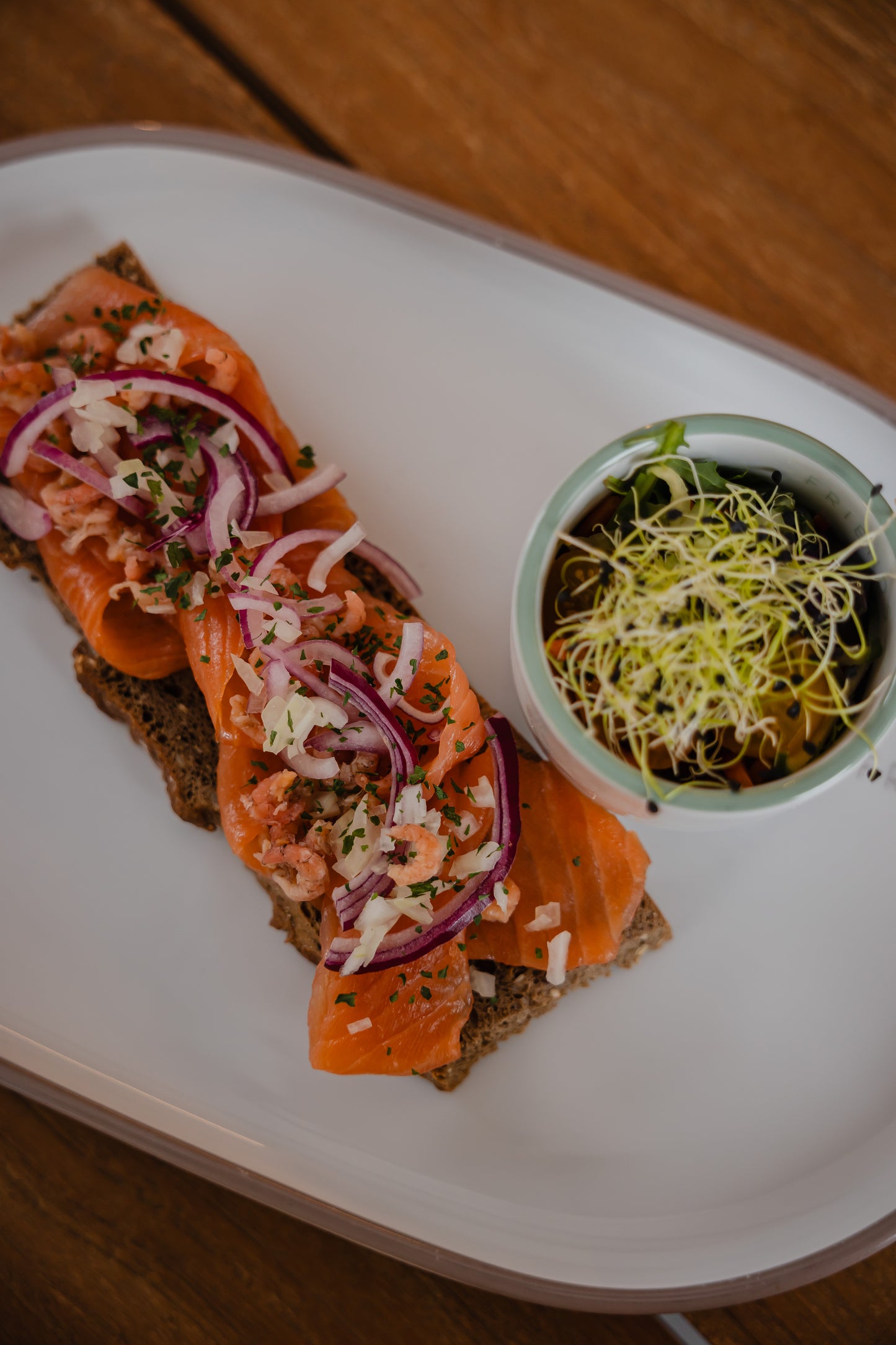 toast salmon met slaatje